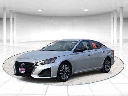 Certified 2024 Nissan Altima 2.5 SV image 1