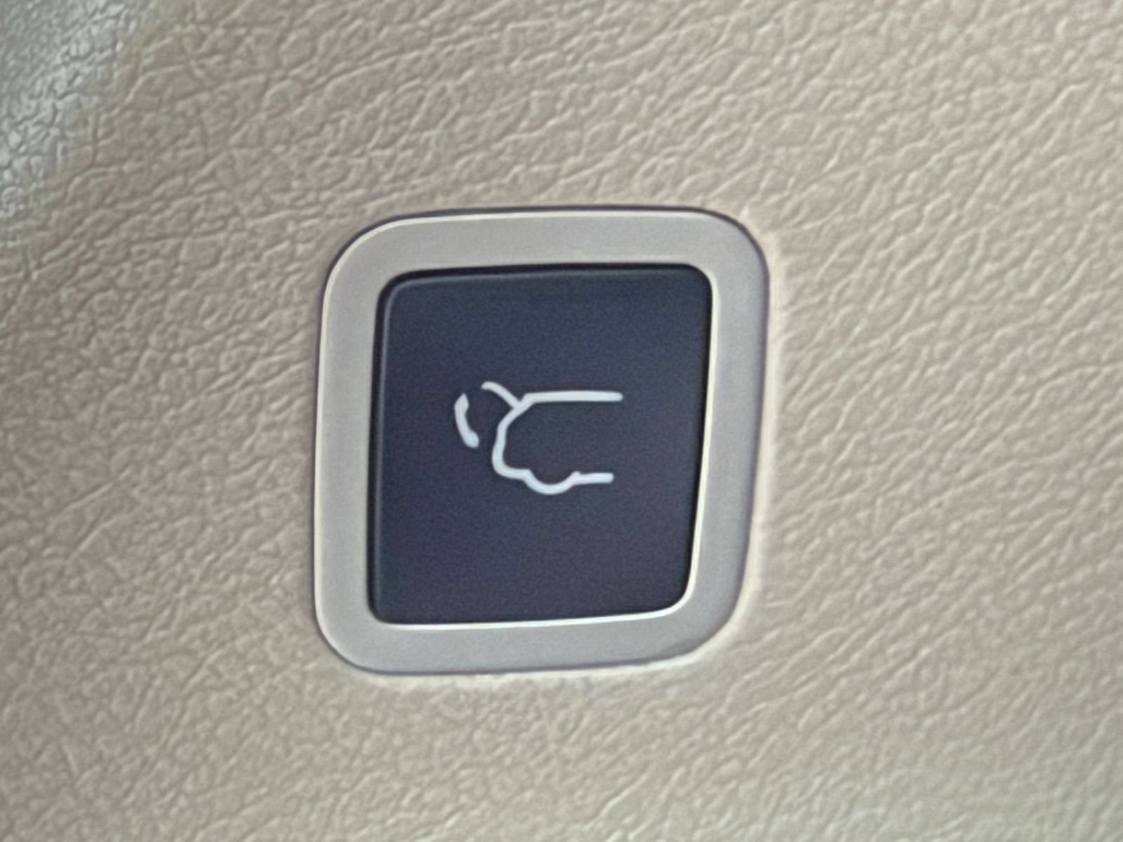 Used 2024 Chrysler Voyager LX FWD image 22
