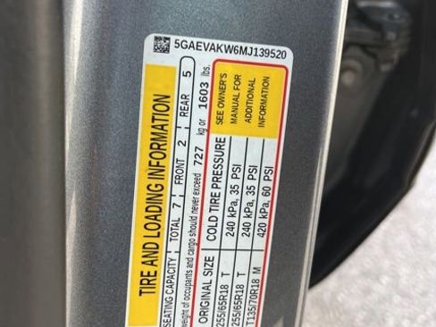 Used 2021 Buick Enclave Essence image 22