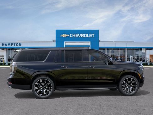 New 2026 Chevrolet Suburban RST w/ RST Capability Package AWD/4WD image 5