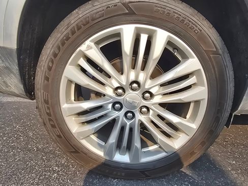 Used 2018 Cadillac XT5 Premium Luxury AWD/4WD image 16