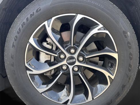 Used 2024 Lincoln Nautilus Premier image 11