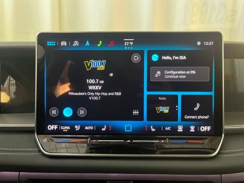 Certified 2025 Volkswagen Tiguan SE image 18