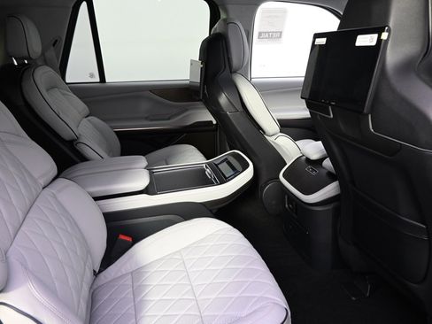 New 2025 Lincoln Navigator L Black Label image 18