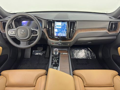 Used 2023 Volvo XC60 B5 Ultimate w/ Climate Package image 12