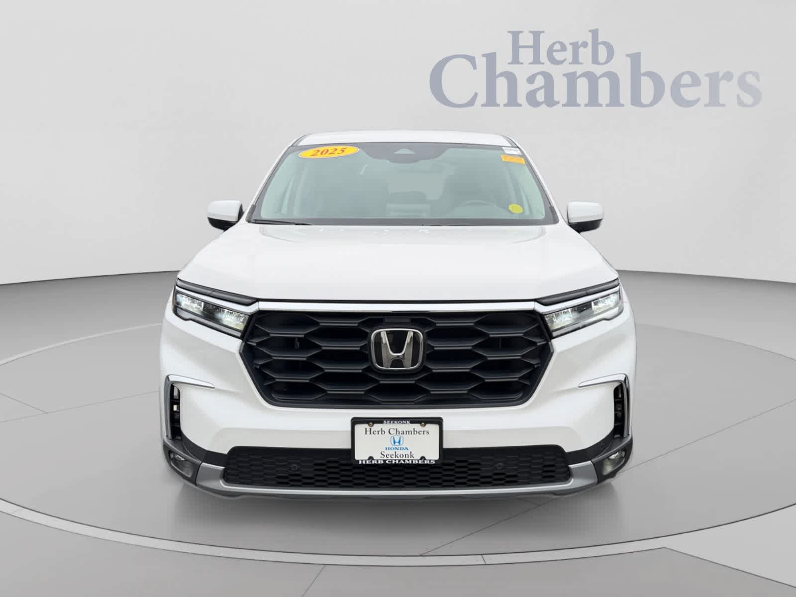 Used 2025 Honda Pilot EX-L image 2