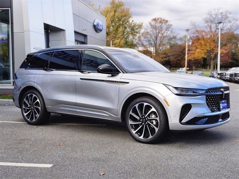 Used 2024 Lincoln Nautilus Black Label image 7