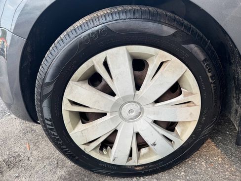 Used 2011 Volkswagen Jetta SE FWD image 23