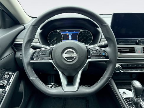 Used 2023 Nissan Altima 2.5 SV w/ SV Premium Package FWD image 12