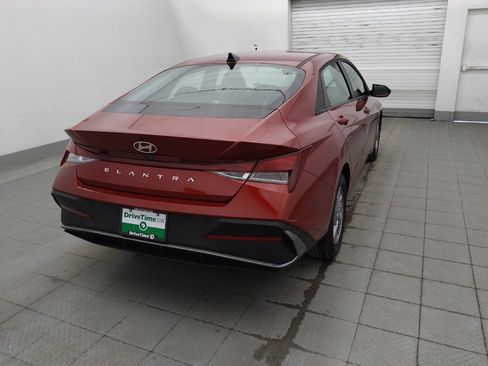 Used 2025 Hyundai Elantra SE FWD image 9