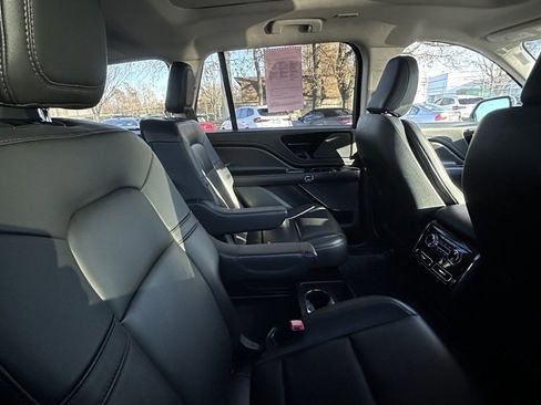 Used 2023 Lincoln Aviator AWD w/ Premium Package image 6