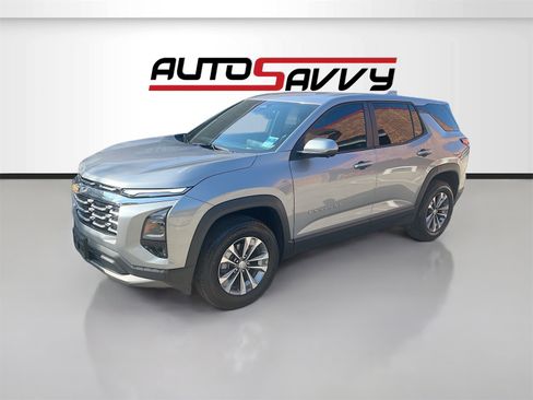 Used 2025 Chevrolet Equinox LT w/ Safety and Technology Package image 3