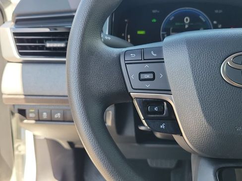 Used 2025 Toyota Camry LE FWD image 17