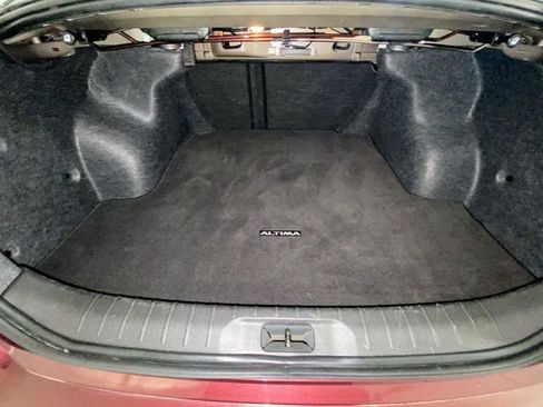 Used 2024 Nissan Altima 2.5 SV FWD image 11