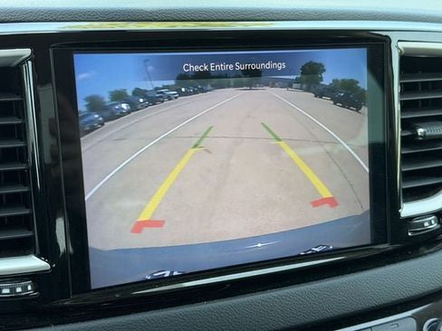 Used 2022 Chrysler Pacifica Touring-L FWD image 16