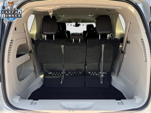 Used 2024 Chrysler Pacifica Touring-L FWD image 18