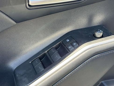 Used 2021 Toyota Highlander XLE AWD/4WD image 23