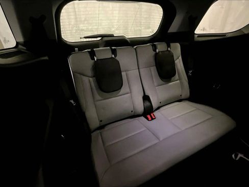 Certified 2021 Ford Explorer XLT w/ Equipment Group 202A image 27