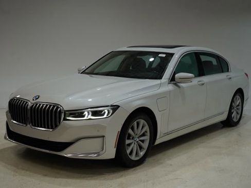 Used 2020 BMW 745e xDrive AWD/4WD image 3