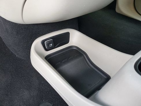 Used 2024 Chrysler Pacifica Touring-L FWD image 29