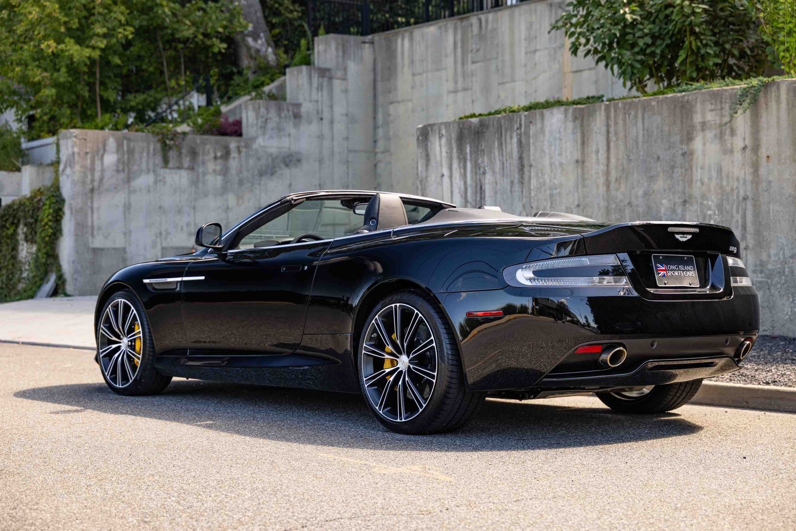 Used 2013 Aston Martin DB9 Volante RWD image 6