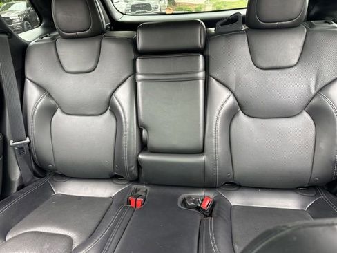 Used 2019 Jeep Cherokee Limited FWD image 19