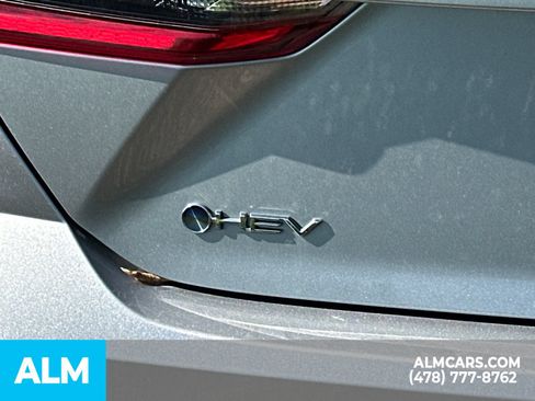Used 2025 Toyota Camry LE FWD image 10