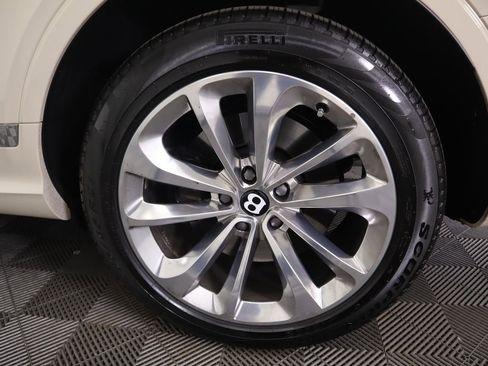 Certified 2023 Bentley Bentayga V8 image 32