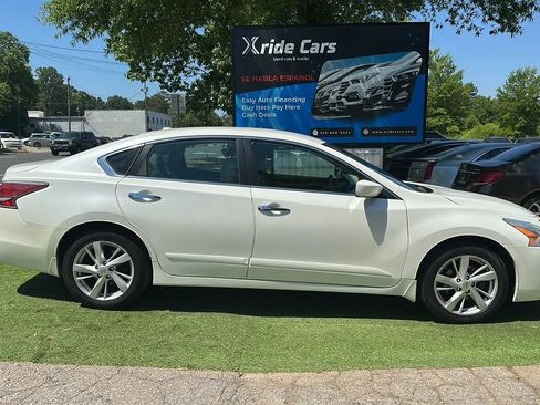 Used 2015 Nissan Altima 2.5 SV FWD image 8