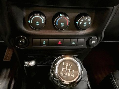 Used 2014 Jeep Wrangler Unlimited Sahara w/ Connectivity Group image 22