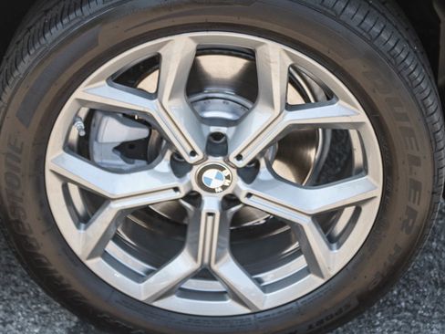 Used 2024 BMW X4 xDrive30i w/ Premium Package AWD/4WD image 10