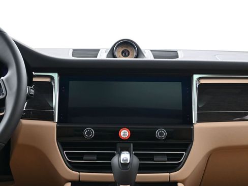 New 2026 Porsche Macan image 11