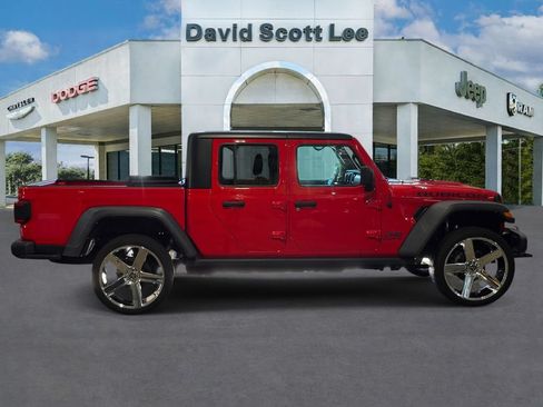 Used 2021 Jeep Gladiator Rubicon AWD/4WD image 4