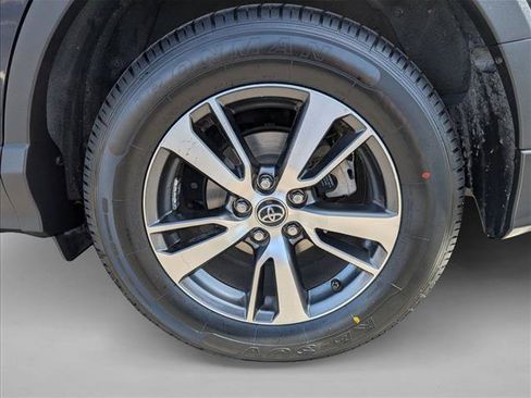 Used 2018 Toyota RAV4 XLE w/ Plus Extra Value Package FWD image 29