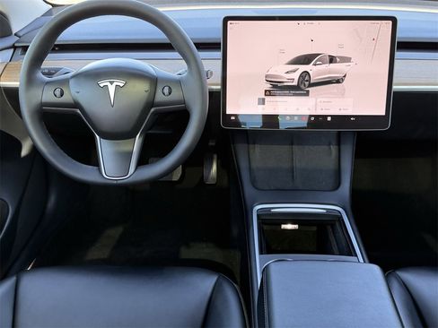 Used 2023 Tesla Model 3 Standard Range image 11