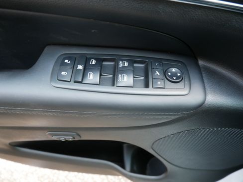 Used 2018 Jeep Grand Cherokee Overland w/ Jeep Active Safety Group AWD/4WD image 20