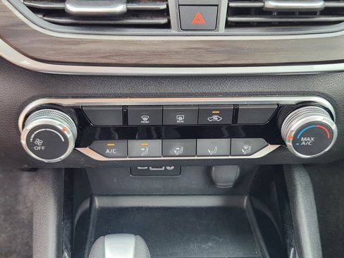 Used 2024 Nissan Altima 2.5 SV image 15