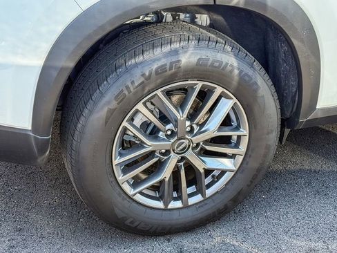 Used 2023 Nissan Rogue S AWD/4WD image 10