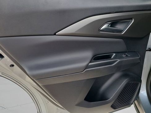 New 2026 Chevrolet Equinox EV LT image 18