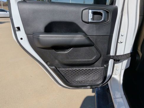 Used 2018 Jeep Wrangler Unlimited Rubicon image 37