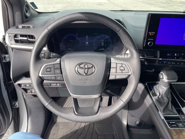 Certified 2025 Toyota Sienna Limited AWD/4WD image 6