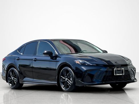 Certified 2026 Toyota Camry Hybrid FWD image 7
