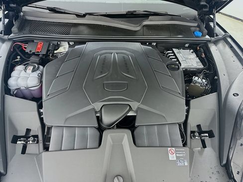 Certified 2026 Porsche Cayenne AWD/4WD image 31