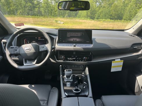 New 2026 Nissan Rogue Platinum w/ Platinum Premium Package AWD/4WD image 3