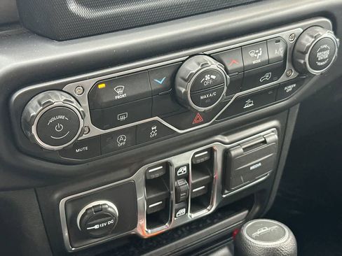 Used 2022 Jeep Gladiator Sport image 26