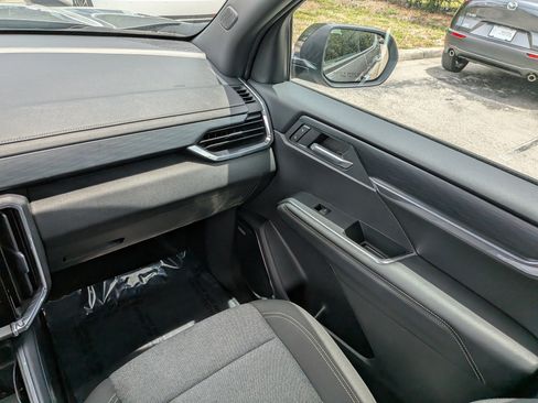 Used 2025 GMC Acadia Elevation FWD image 19
