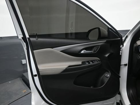 Used 2025 Buick Envista Avenir FWD image 12