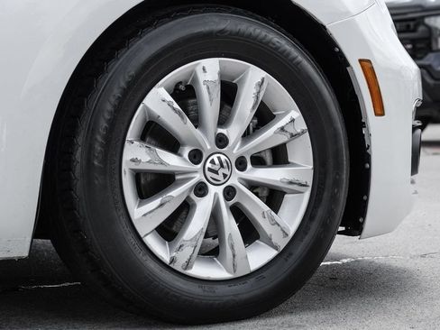 Used 2018 Volkswagen Beetle 2.0T S FWD image 47