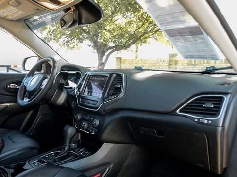 Used 2022 Jeep Cherokee Trailhawk w/ Premium Leather Package image 23