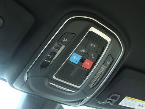 Used 2025 Jeep Grand Cherokee Limited AWD/4WD image 25